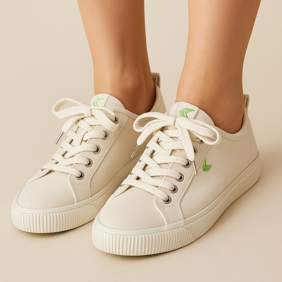 Cariuma Shoes - Cariuma OCA Low Canvas Sneakers White – Size 8.5 – New Without Tags